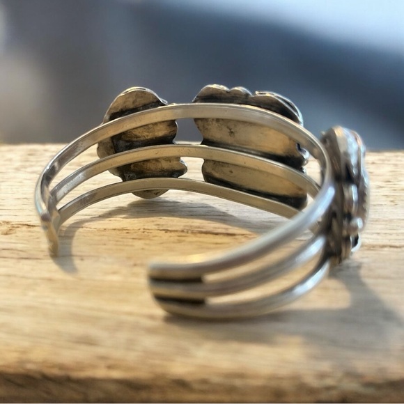 VINTAGE NATIVE AMERICAN MOTHER OF PEARL CUFF - Picture 6 of 7